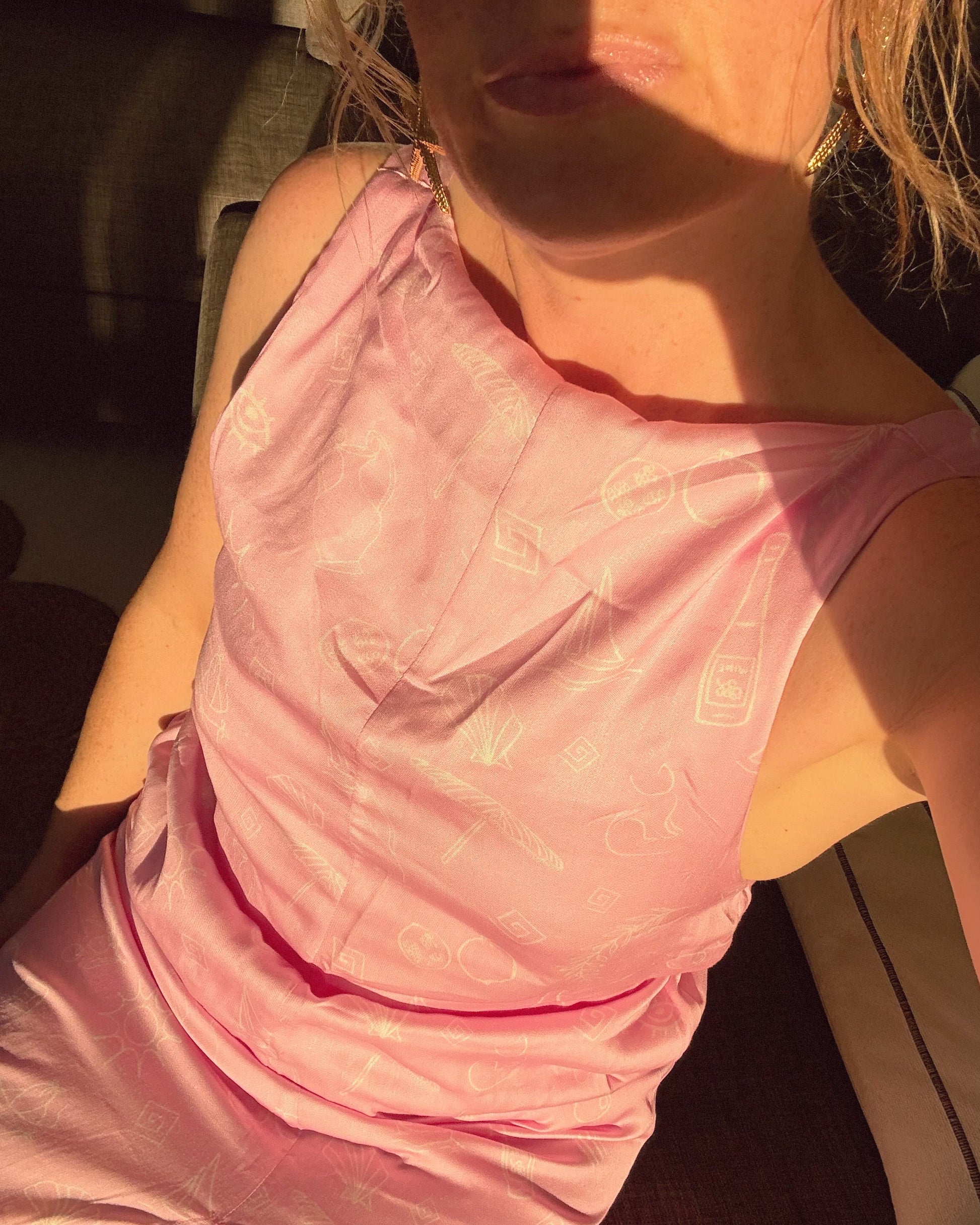 Person wearing a pink dress with a blurred background