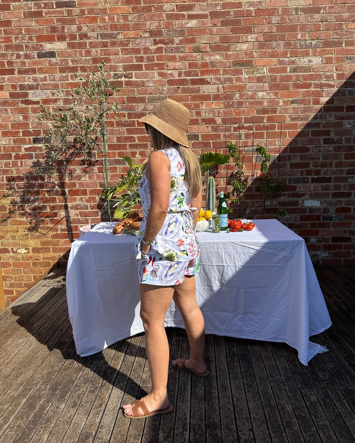 By Bel Aperitivo print summer shorts with elastic waist and side pockets styled for Mediterranean summer outfit